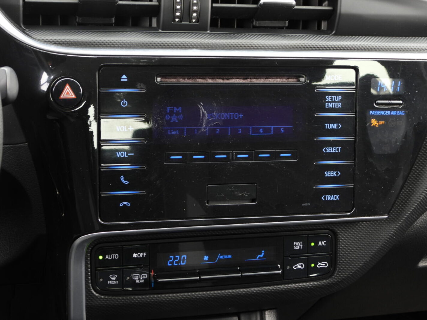 TOYOTA AURIS