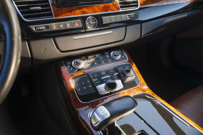 AUDI A8 QUATTRO