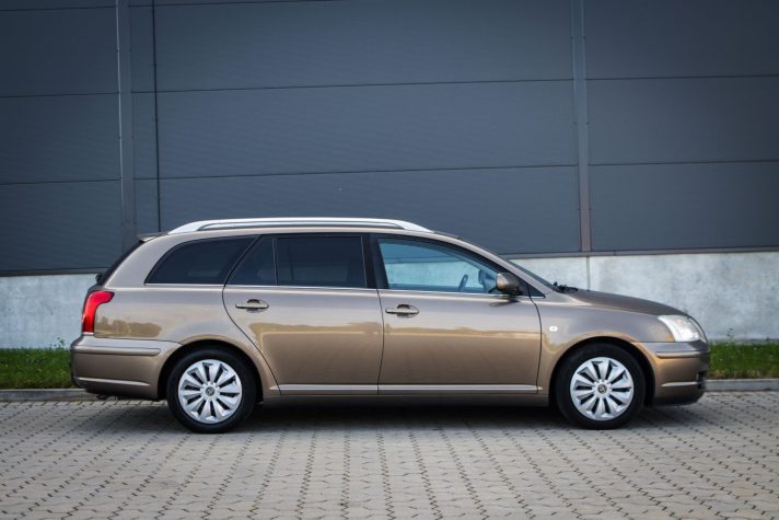 TOYOTA AVENSIS