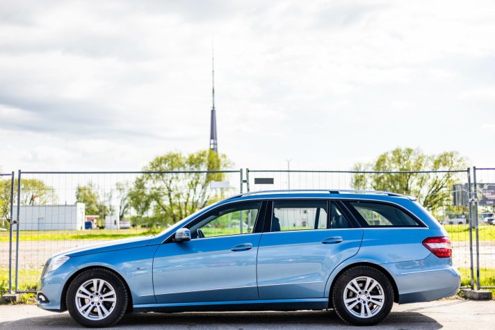 MERCEDES BENZ E200