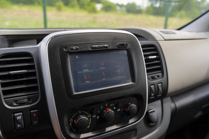 NISSAN NV300