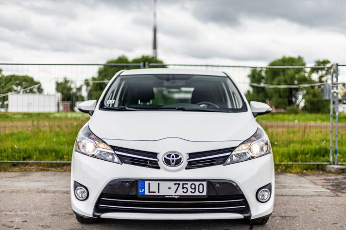TOYOTA VERSO