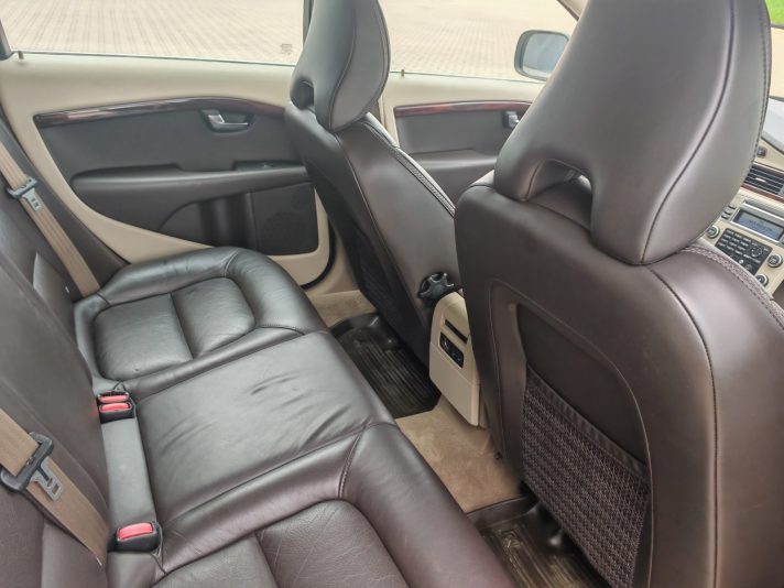 VOLVO XC70, 2,4D5 AWD. 6-KPP.