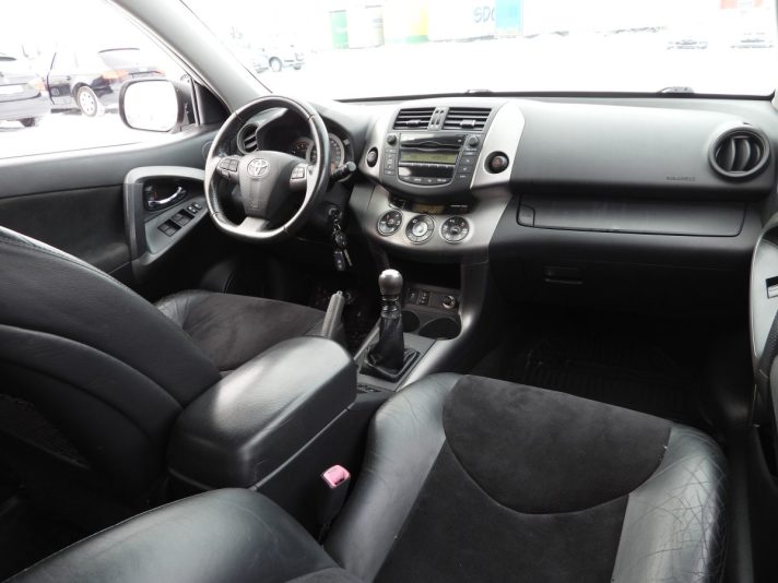TOYOTA RAV 4