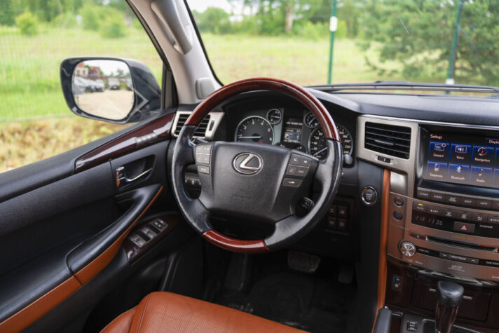 LEXUS LX 570