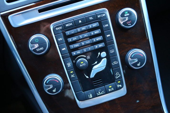 VOLVO XC60 2.4 158KW  SUMMUM AVD AUTOMĀTS