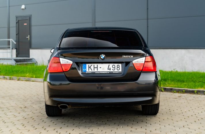 BMW 320