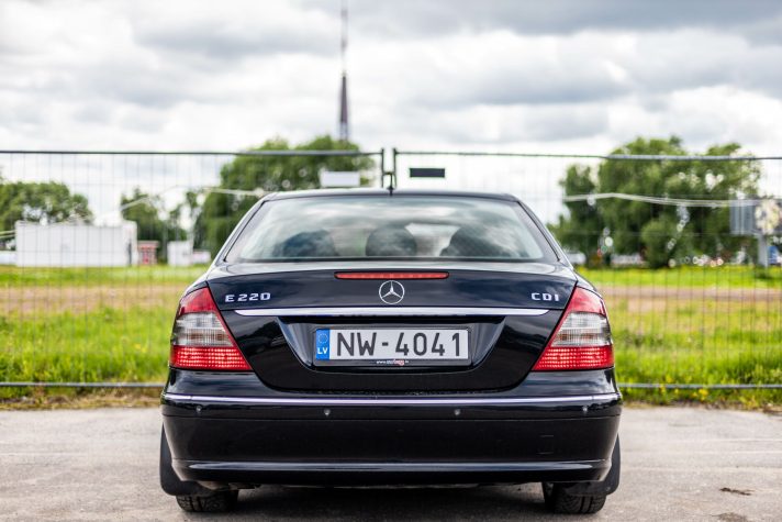 MERCEDES BENZ E220