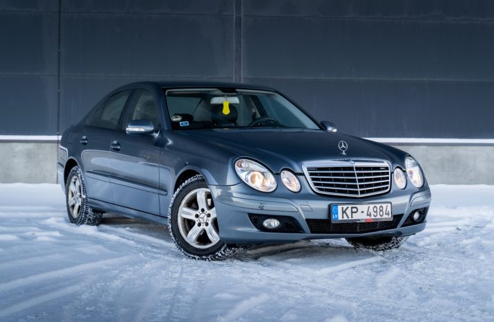 MERCEDES BENZ E200