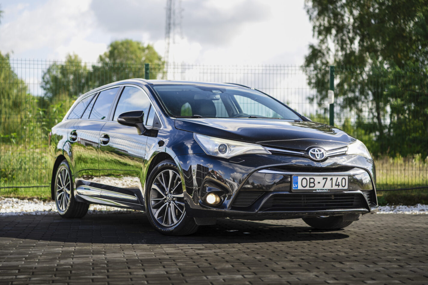TOYOTA AVENSIS