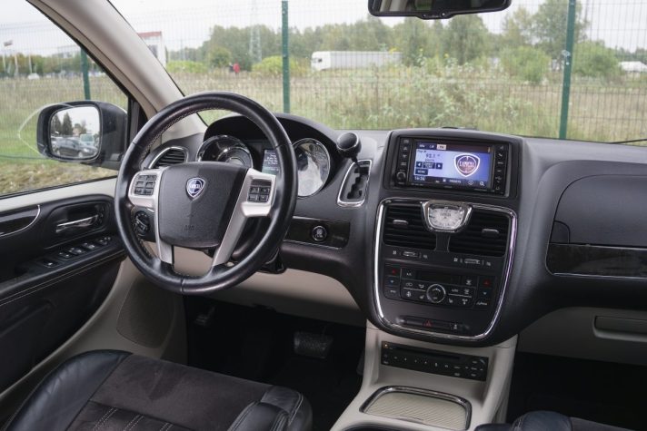 LANCIA VOYAGER