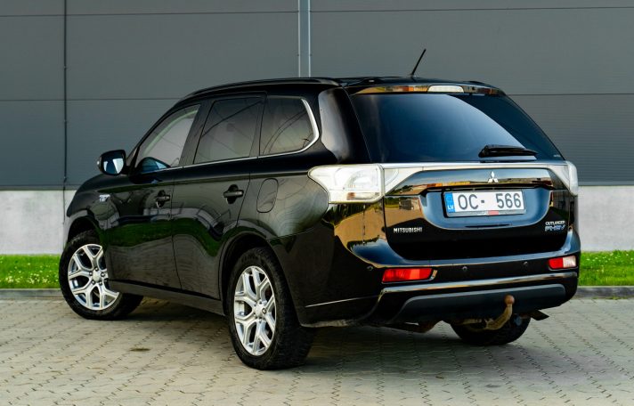 MITSUBISHI OUTLANDER