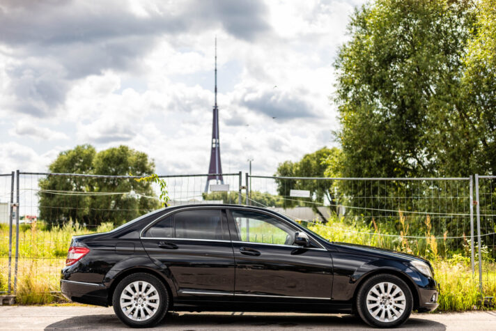 MERCEDES BENZ C220