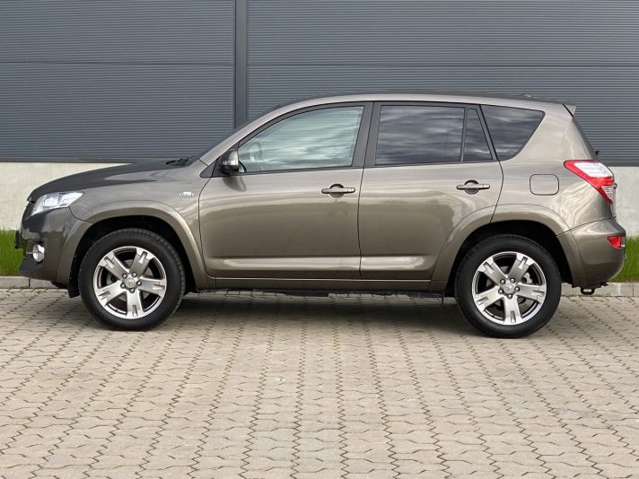 TOYOTA RAV-4 2.2D4D 110kw Automāts