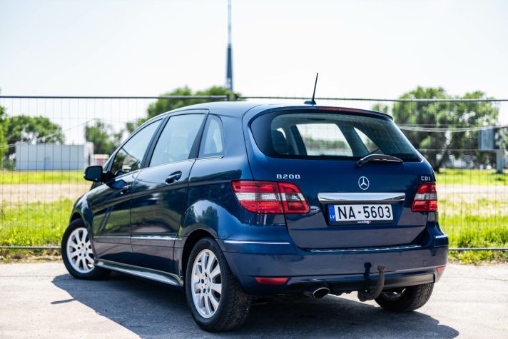 MERCEDES BENZ B 200