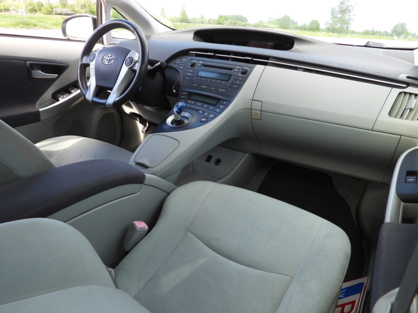 TOYOTA PRIUS