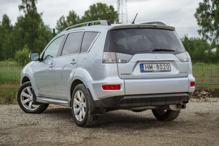 MITSUBISHI OUTLANDER