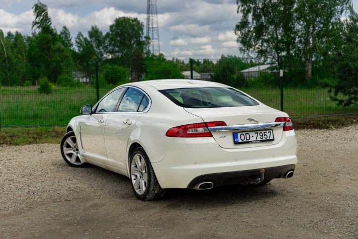 JAGUAR XF