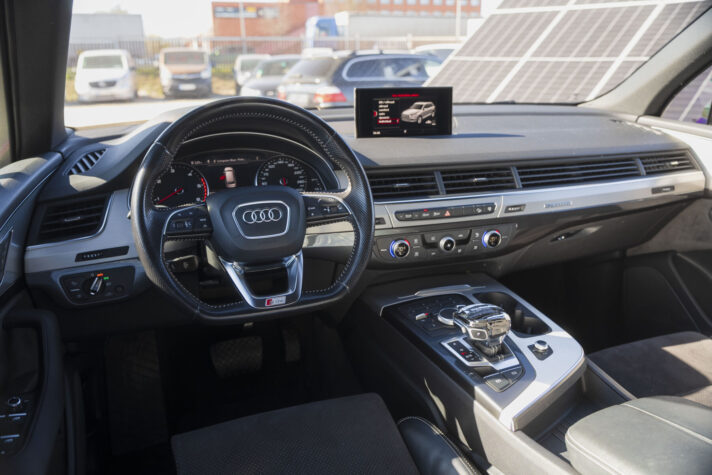 AUDI Q7 S-LINE