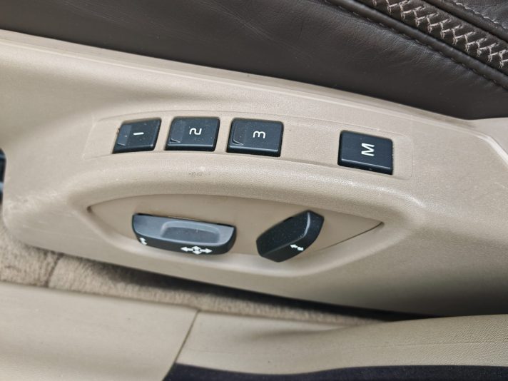 VOLVO XC70, 2,4D5 AWD. 6-KPP.