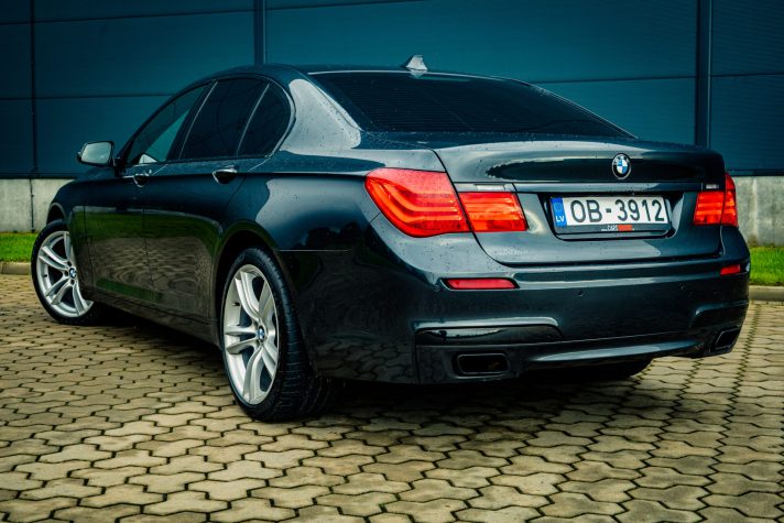 BMW 730