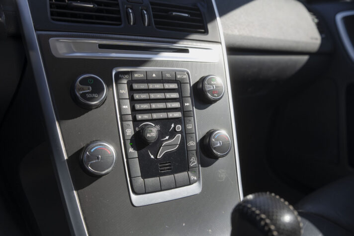 VOLVO XC60 R-DESIGN