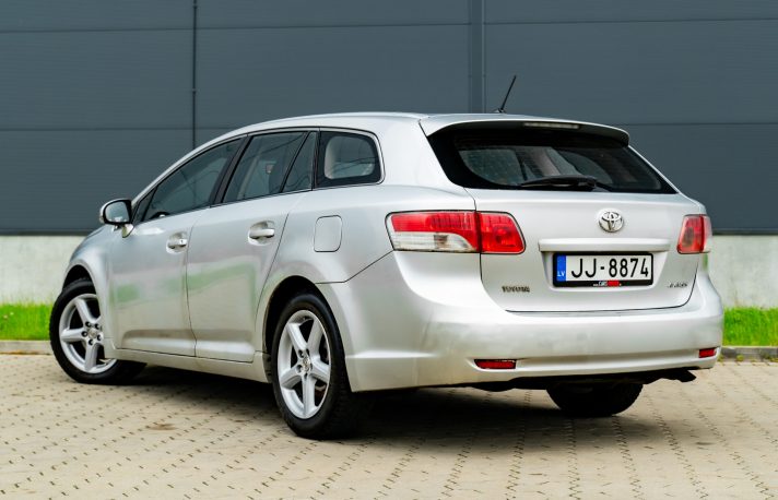 TOYOTA AVENSIS