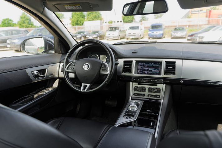 JAGUAR XF