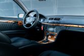 MERCEDES BENZ E200