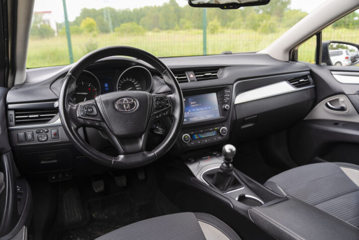 TOYOTA AVENSIS