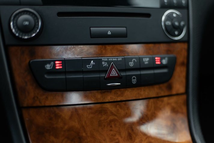 MERCEDES BENZ E220