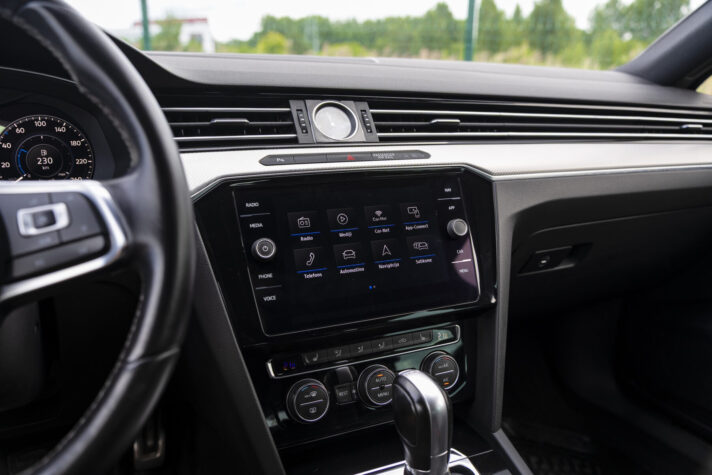 VW PASSAT R-LINE
