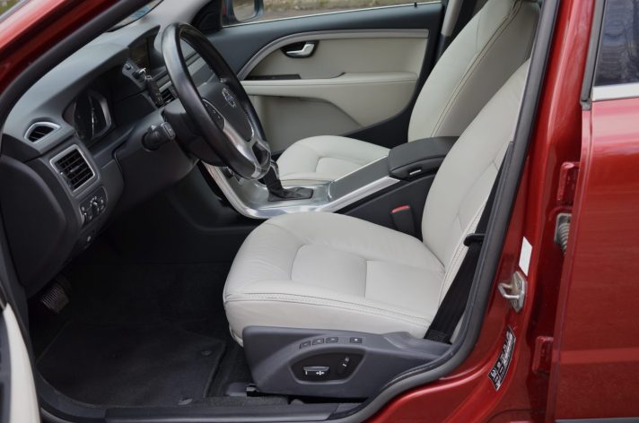 Tikko ievests. Volvo XC 70 Summum 2.4 D5 (158kw-215z/s) Dīzelis 4×4 Awd . Ar automātisko ātrumkārbu.