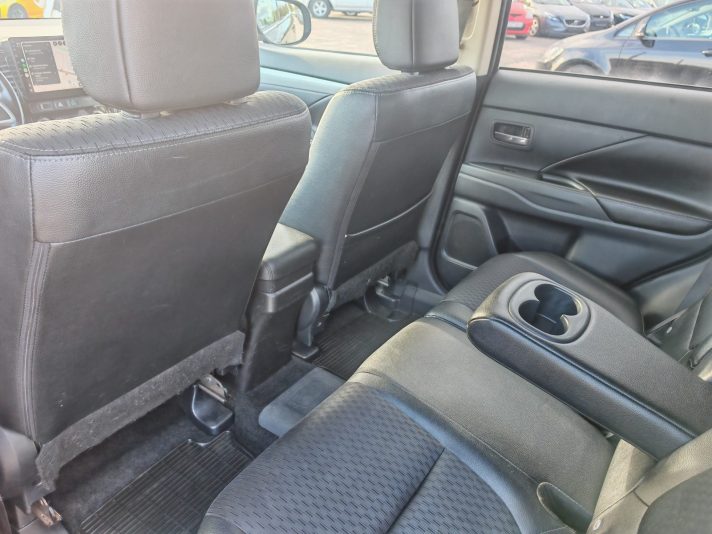 Mitsubishi Outlander PHEV CVT, 203hp, 2014