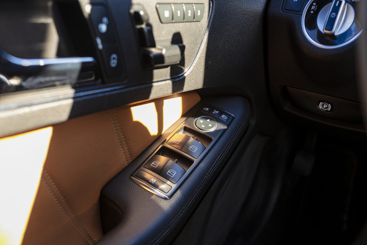 MERCEDES BENZ E300