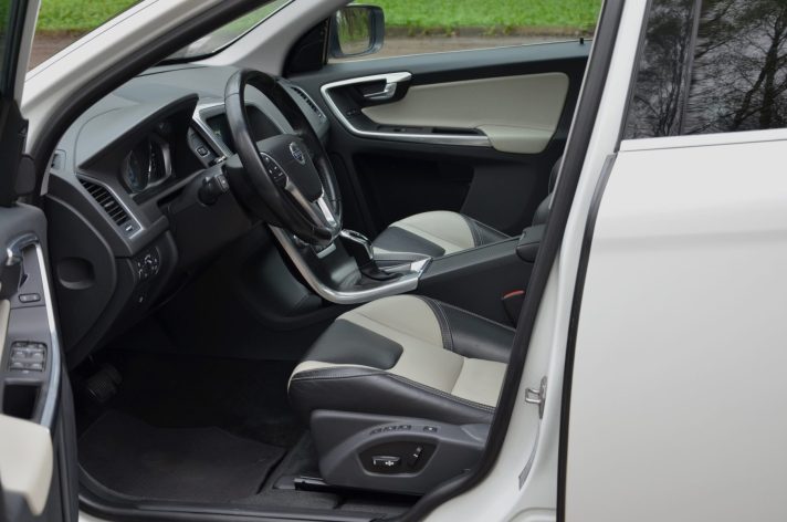 Volvo XC 60 Summum Xenium 2.4 D5 (158Kw-215Z/s) Dīzelis Awd (4×4) Pilnpiedziņa ar automātisko ātrumkārbu.