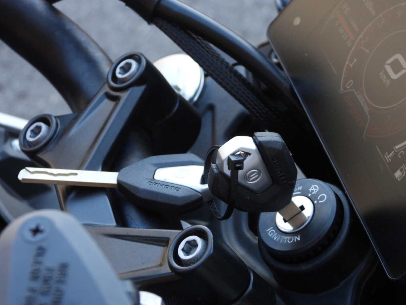 CFMOTO 650NK