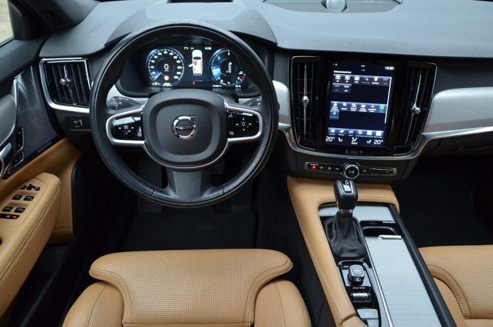 Tikko ievests. Volvo V90 Cross Country Awd. 2.0 D5 (173 kw-235 zs) Dīzelis. ar Automātisko ātrumkārbu.