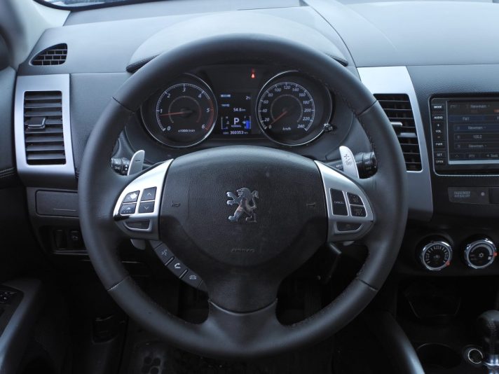 PEUGEOT 4007