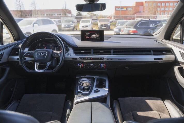 AUDI Q7 S-LINE