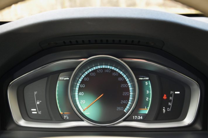 Tikko ievests.   Volvo V60 Cross Country Summum 2.4 Dīzelis 4×4 Awd . Ar automātisko ātrumkārbu.