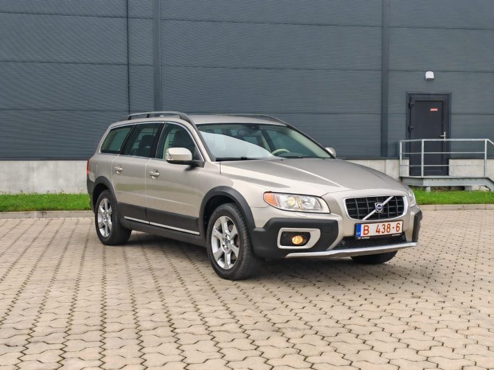 VOLVO XC70, 2,4D5 AWD. 6-KPP.