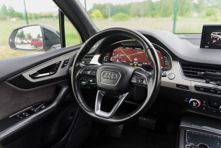 AUDI Q7 S-LINE