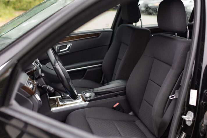 MERCEDES BENZ E220