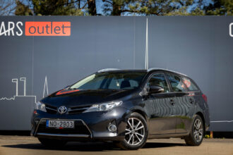 TOYOTA AURIS