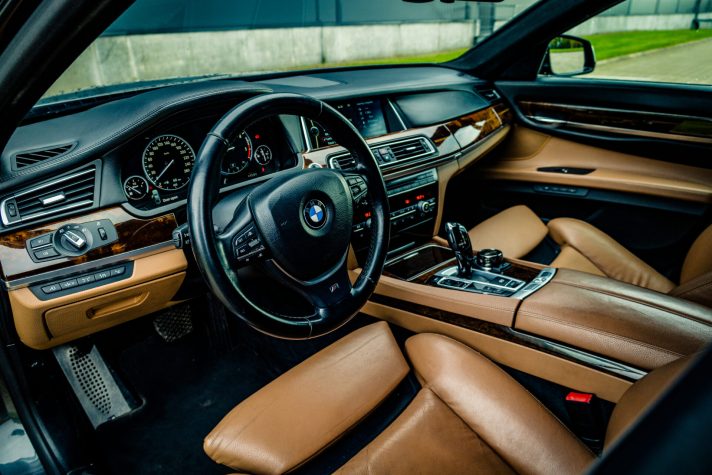 BMW 730