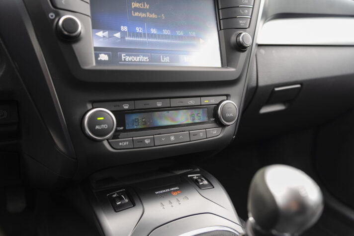 TOYOTA AVENSIS