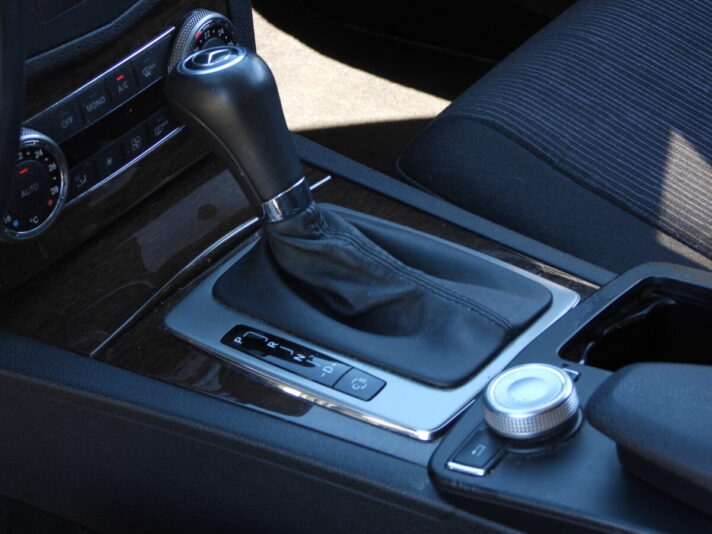 MERCEDES BENZ C220