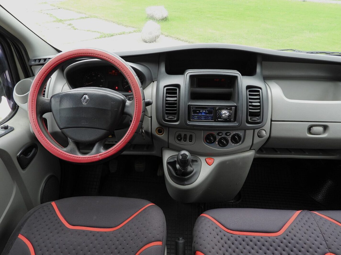 RENAULT TRAFIC