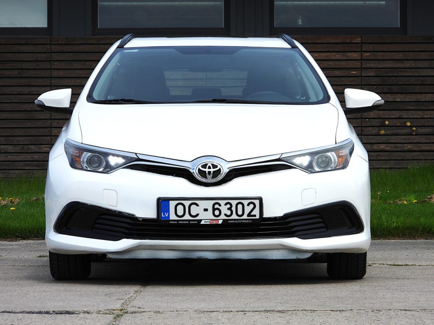 TOYOTA AURIS